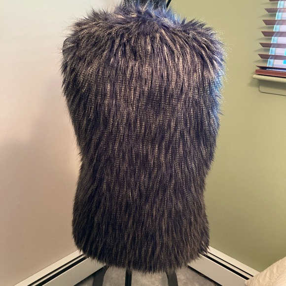 Buffalo David Bitton Blue and Silver Faux Fur Vest - Picture 3 of 6